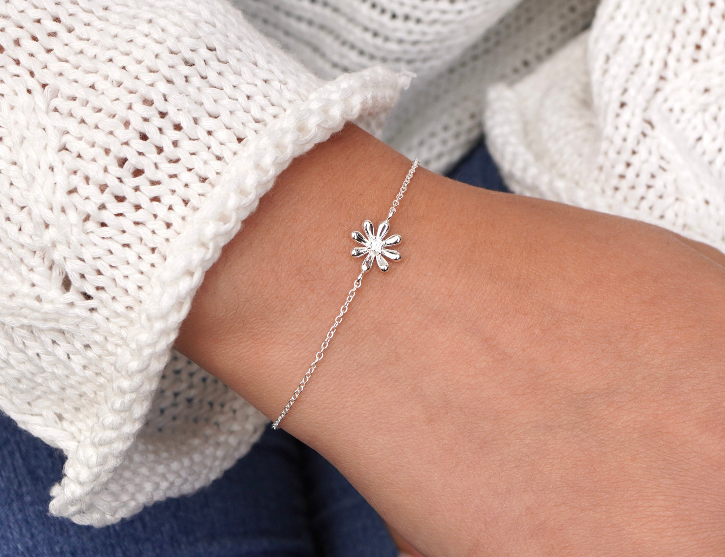 Dainty Daisy Sterling Silver Bracelet * Flower Bracelet * Dainty jewellery*  Gift For Her * Bridesmaid gift