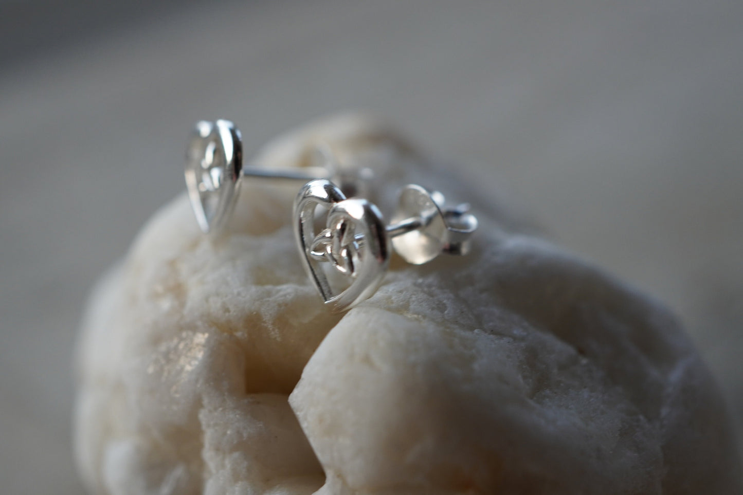 Celtic Trinity Knot Heart Stud Earrings Sterling Silver * Celtic jewellery * Knot jewellery