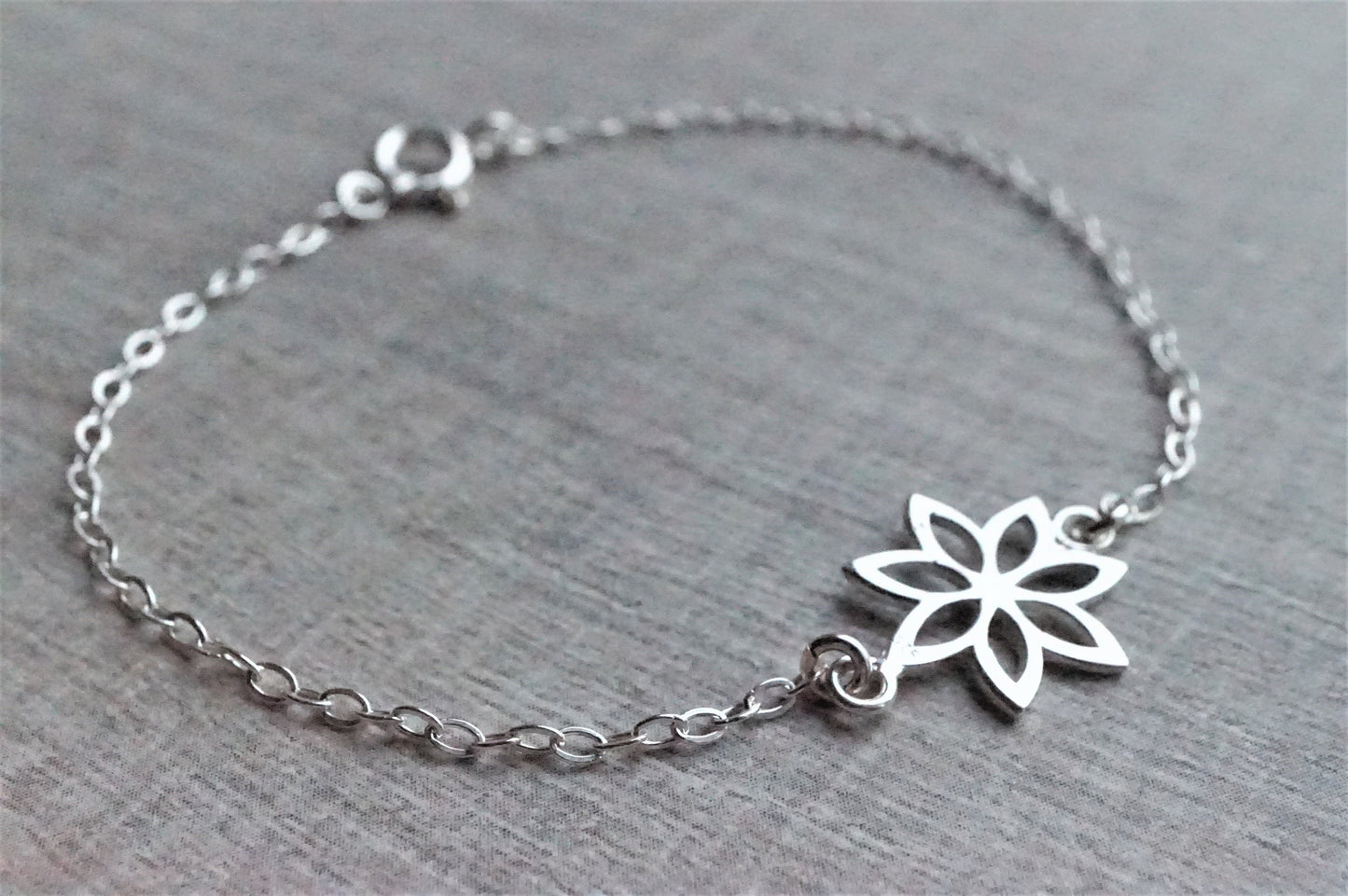 Daisy Sterling Silver Bracelet * Flower Bracelet * Dainty jewelry*  Gift For Her* Bridesmaid gift
