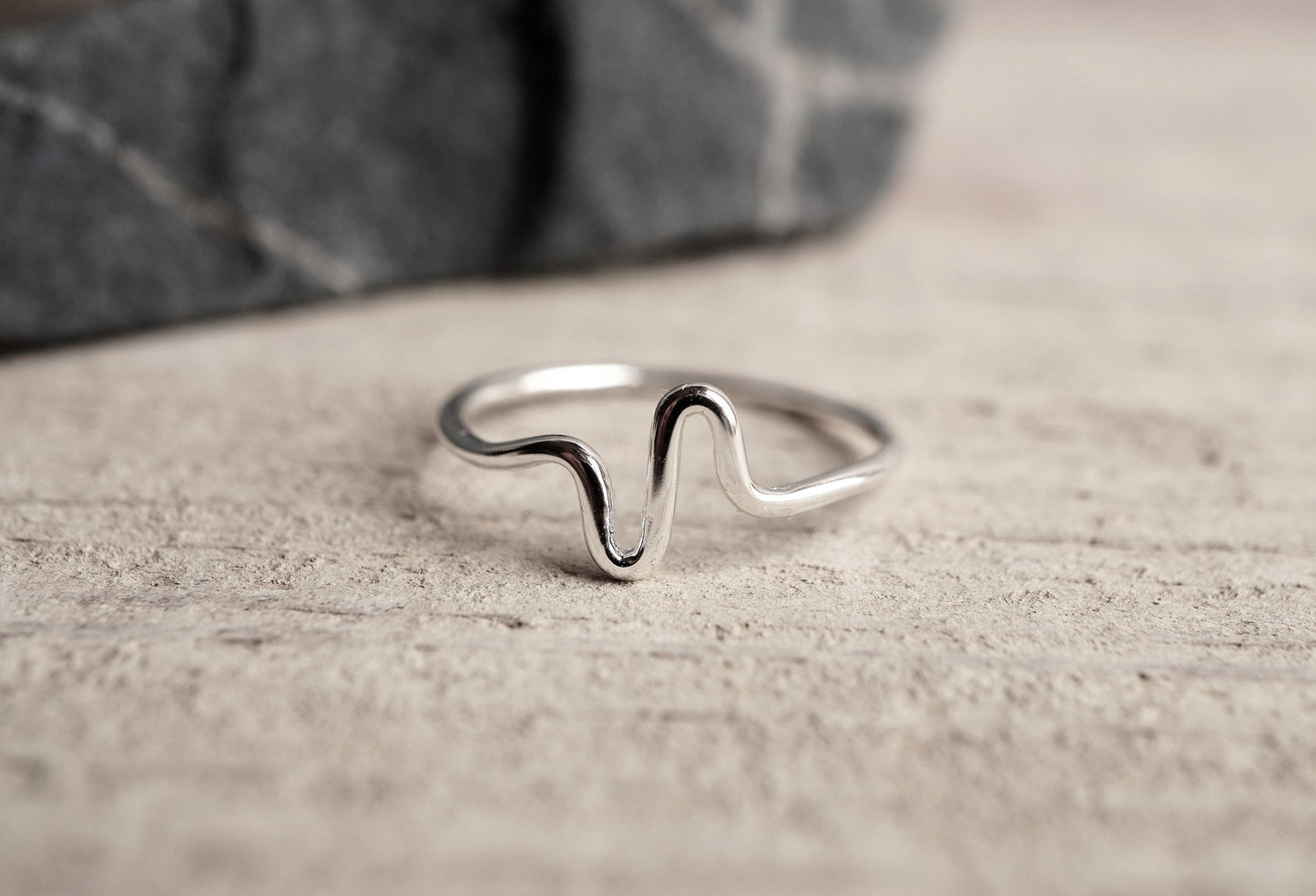 Dainty silver wave ring * Sterling silver ring * Minimalist jewellery * Heart ring
