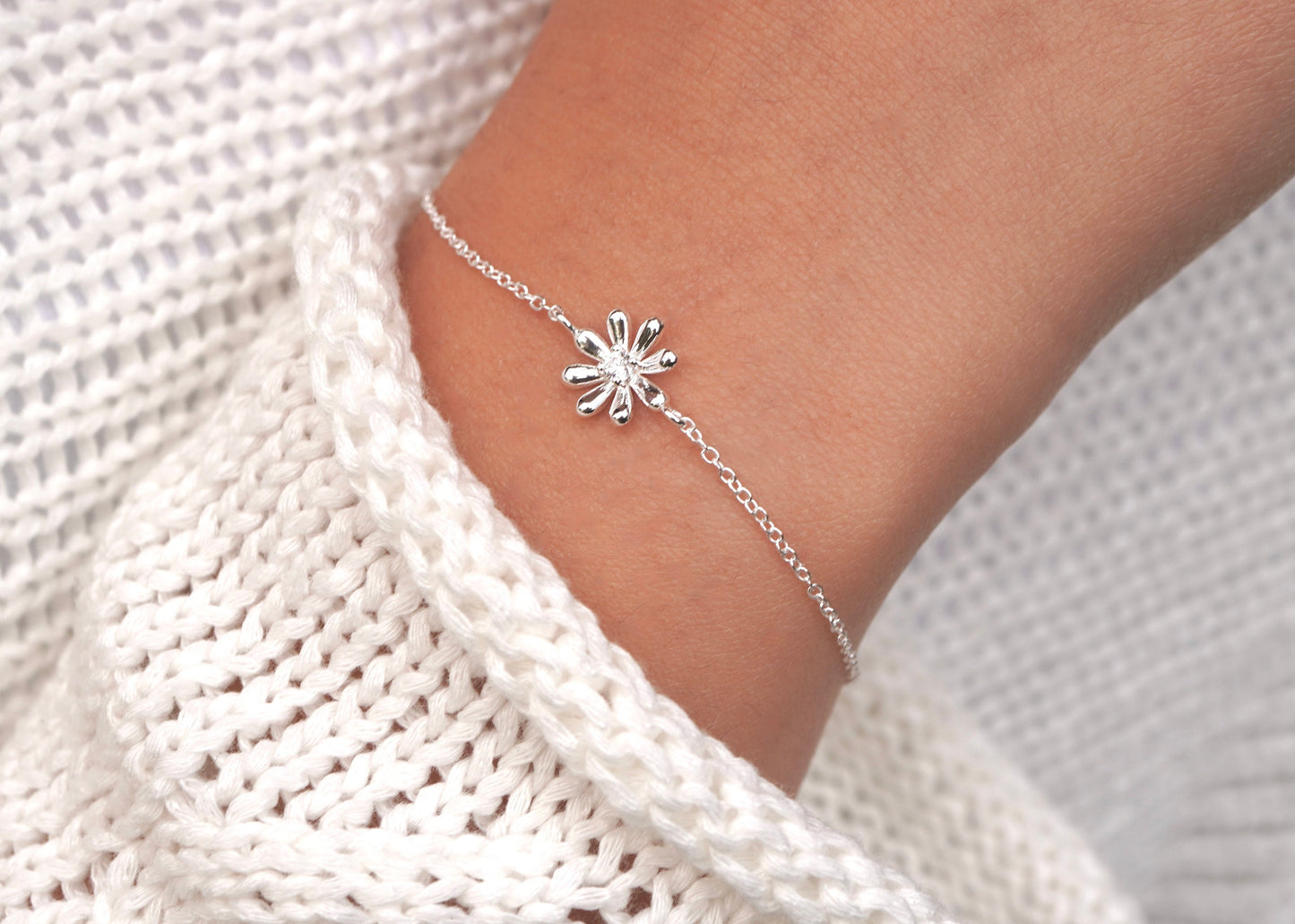 Dainty Daisy Sterling Silver Bracelet * Flower Bracelet * Dainty jewellery*  Gift For Her * Bridesmaid gift