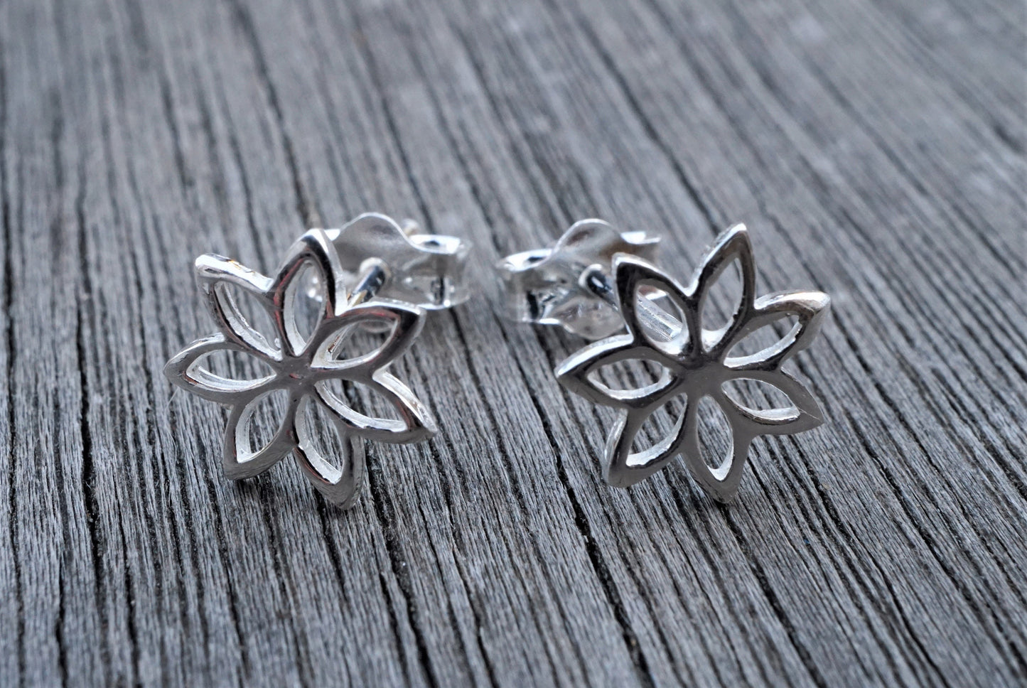 Sterling Silver Flower Earrings * Stud earrings * Lily ear stud earrings