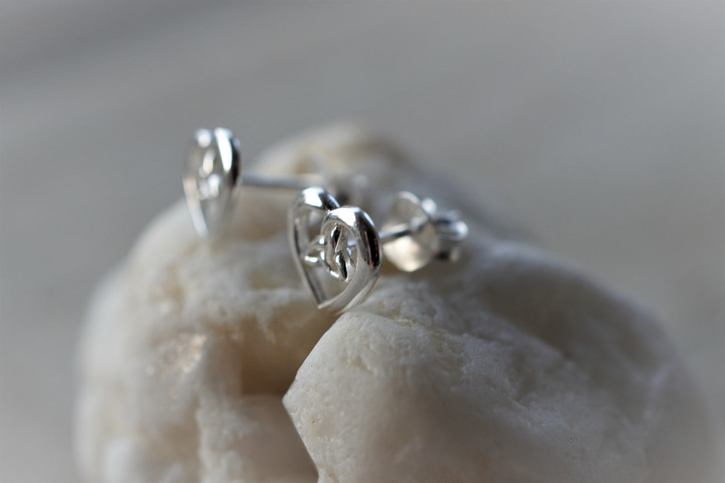 Celtic Trinity Knot Heart Stud Earrings Sterling Silver * Celtic jewellery * Knot jewellery